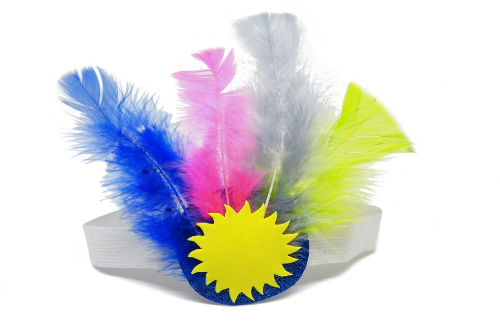 tocado de plumas de colores para el disfraz de carnaval