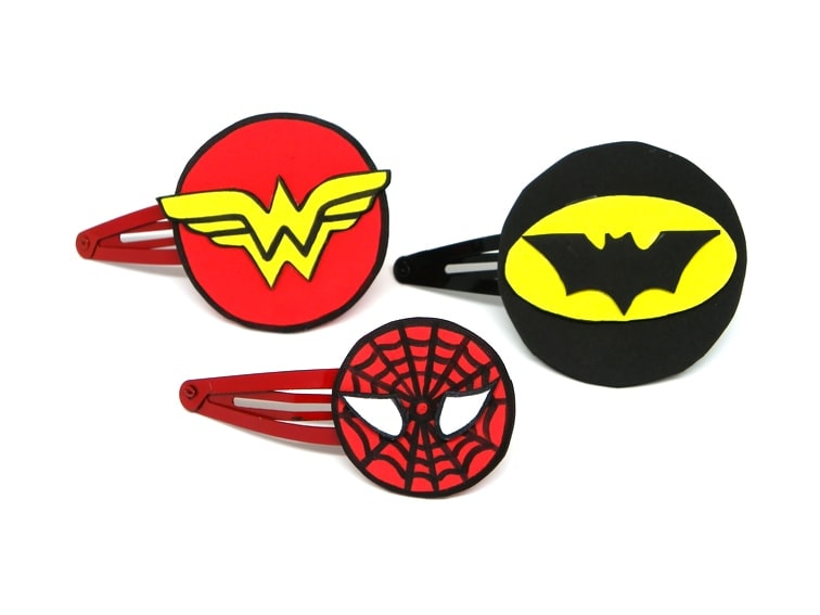 horquillas con logos de super heroes hechas con goma eva