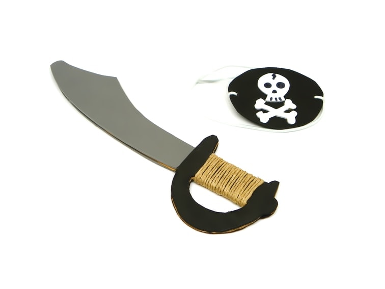 parche y espada pirata hecho con goma eva y carton accesorios para el disfraz de pirata