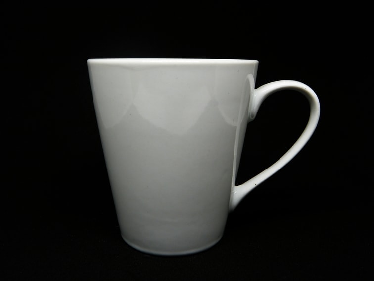 taza de ceramica blanca