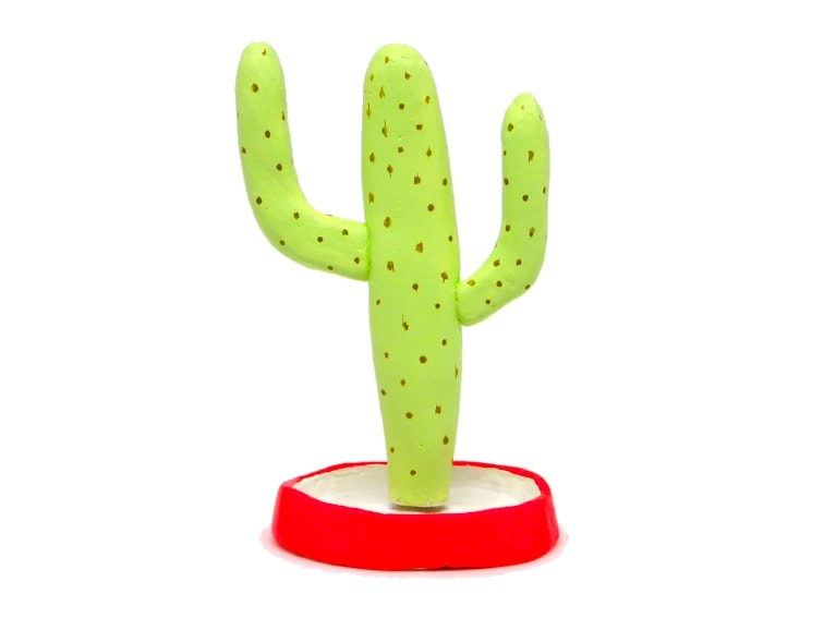 portajoyas con forma de cactus saguaro gigante hecho pasta para modelar