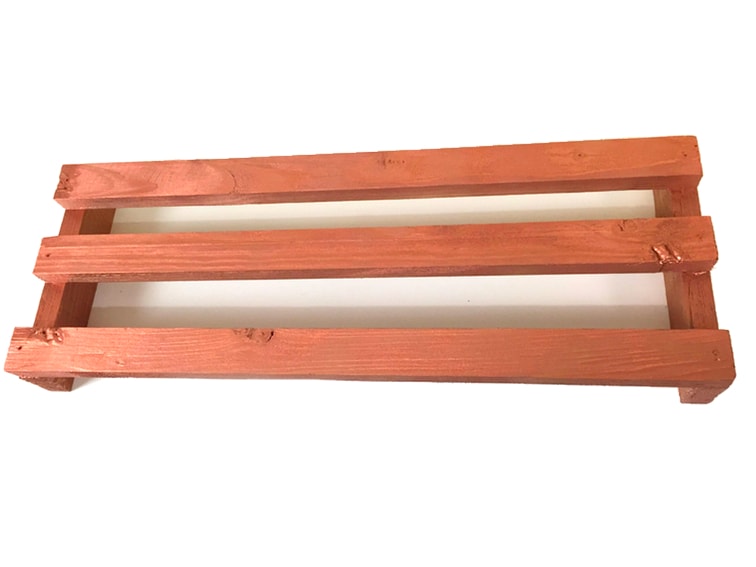 soporte de madera de un pale para monitor pintado con pintura en spray color cobre