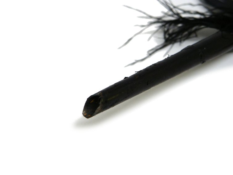 pluma estilografica casera con plumilla con trazo grueso