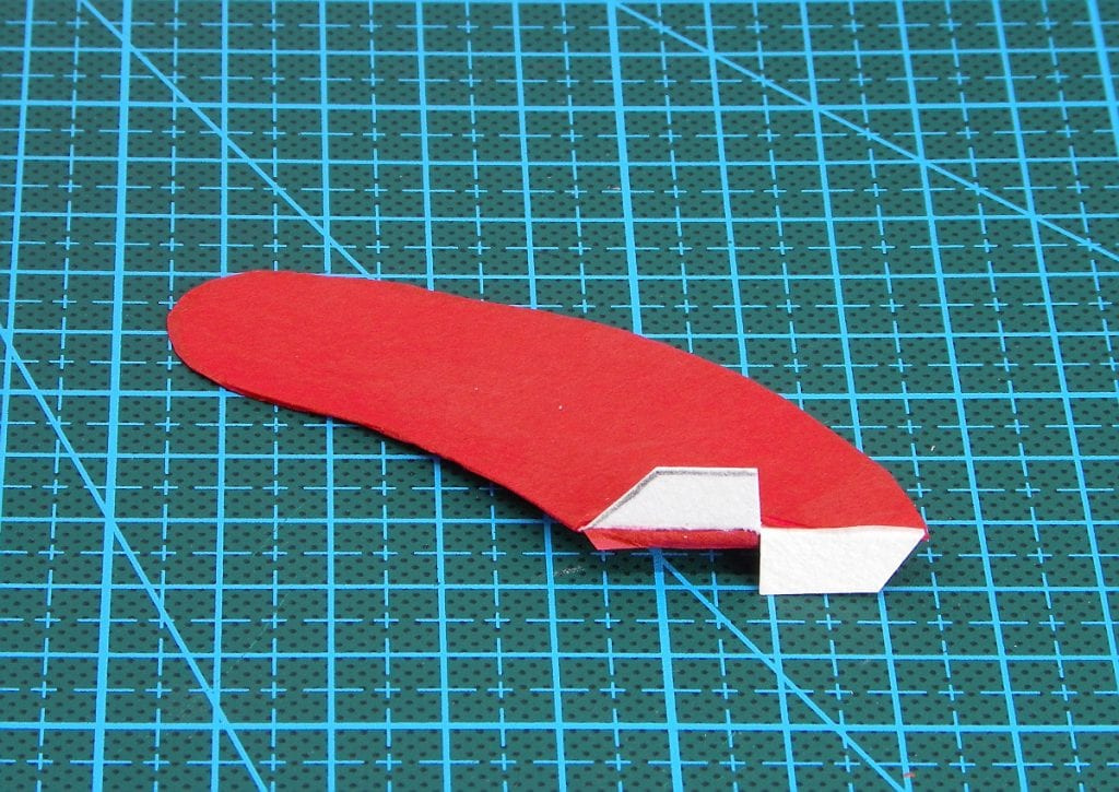 aleta del cohete de tintin hecha de cartulina y cubierta por papel de seda y las pestañas