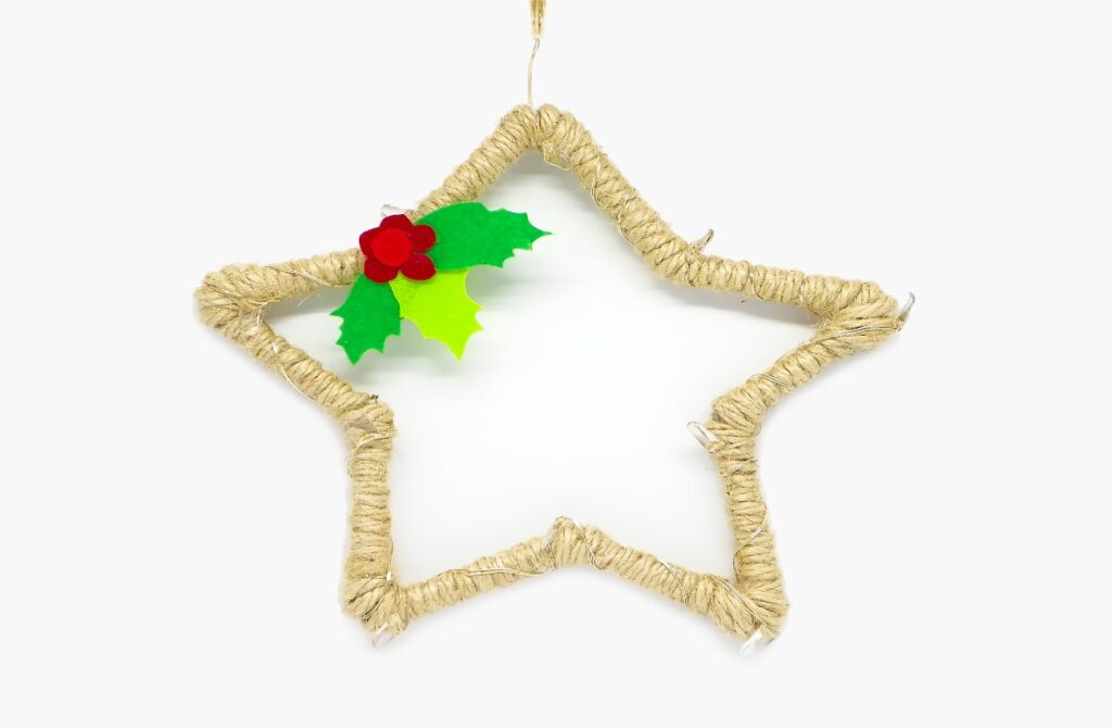 adorno de una estrella luminosa de navidad hecho con cuerda de yute 1