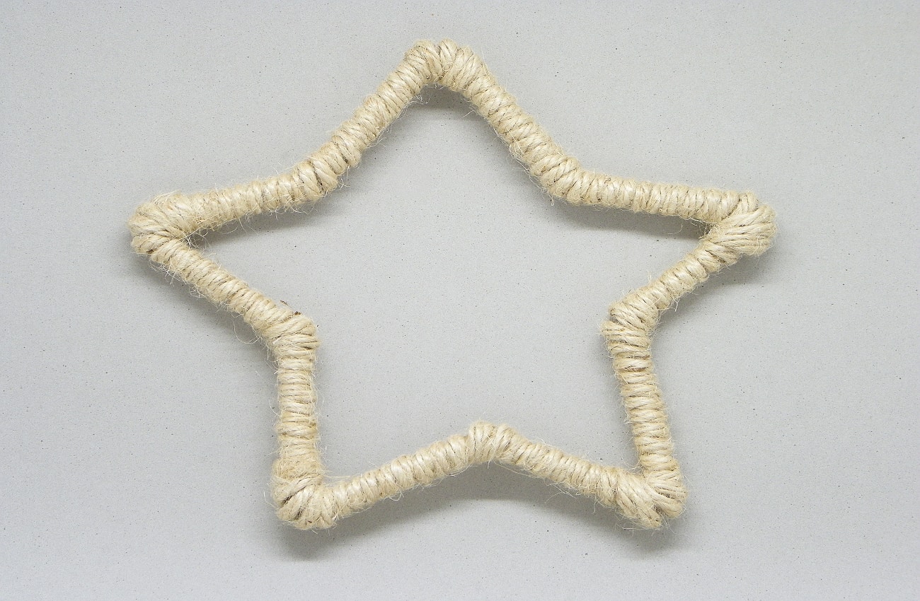 estructura de la estrella cubierta con cuerda de yute