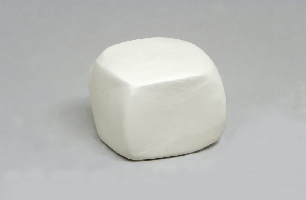 cubo de pasta para modelar para hacer expositor de pendientes