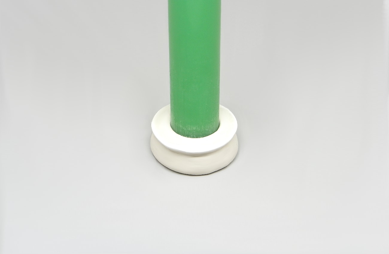 pequeño soporte para velas alargadas hecho con pasta para modelar