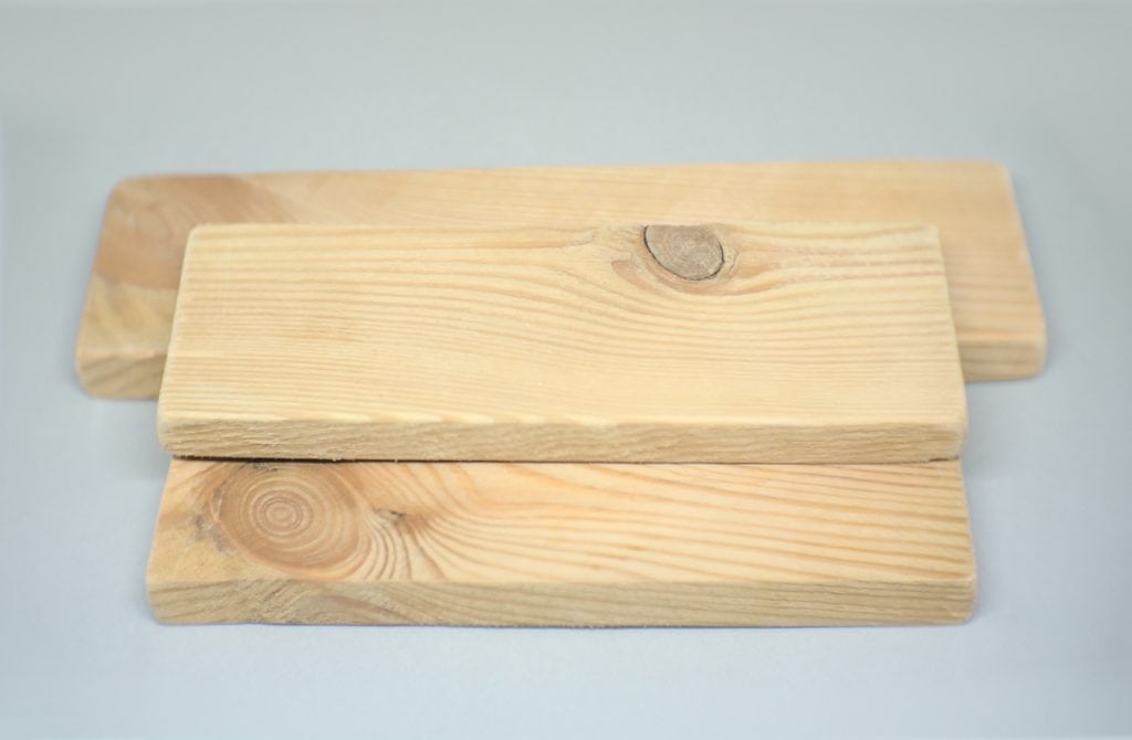tres listones de madera reciclada de pale