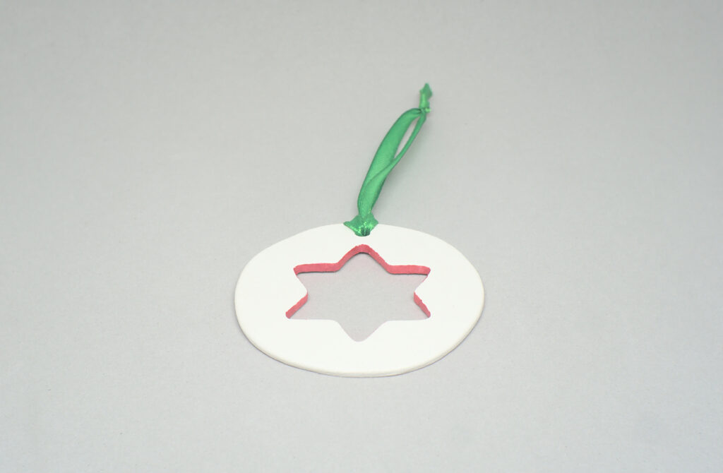 figura de navidad redonda de una estrella hecha con pasta de modelar