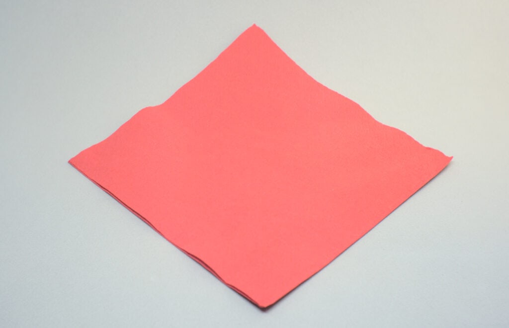 servilleta de papel roja