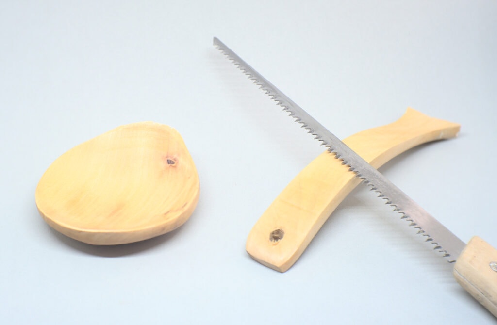 cucharon de madera con el asa serrada