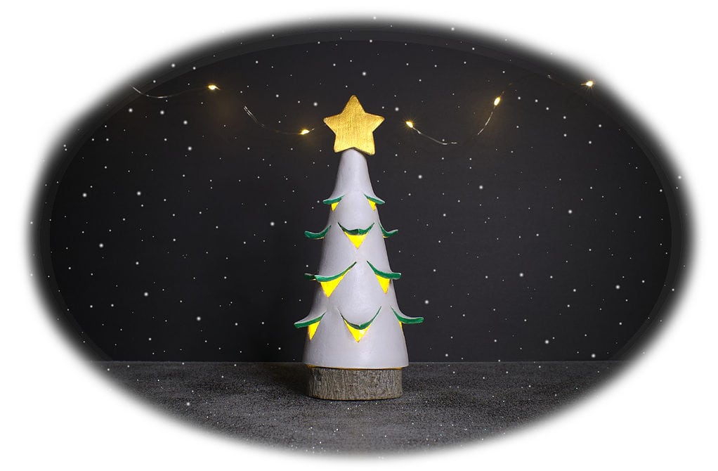 abeto de navidad luminoso hecho con pasta para modelar marco difuminado