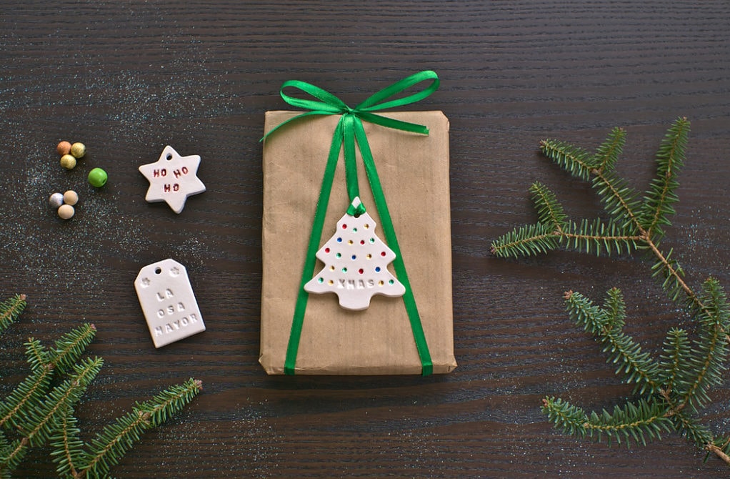 etiquetas para regalos de navidad hechas con pasta de modelar