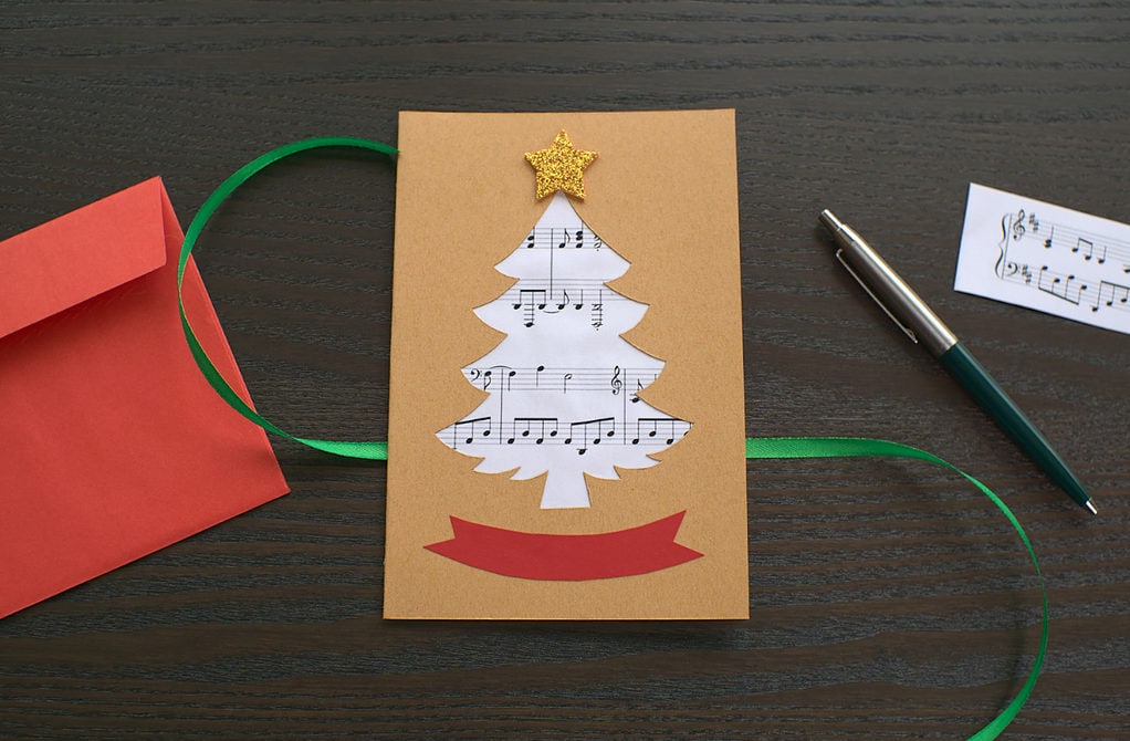tarjeta de navidad hecha con cartulinas de colores