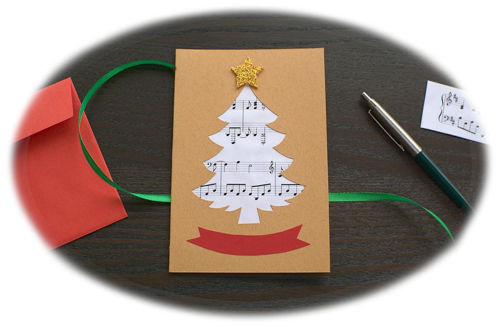 tarjeta de navidad hecha con cartulinas de colores con marco difuminado