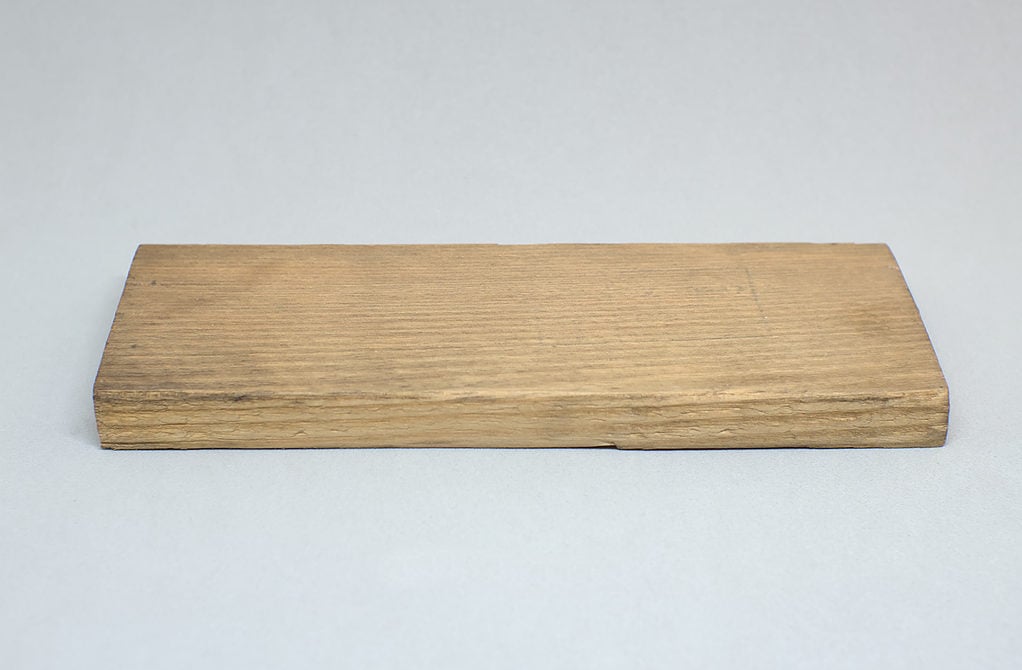 tablon de madera envejecida con betun de judea