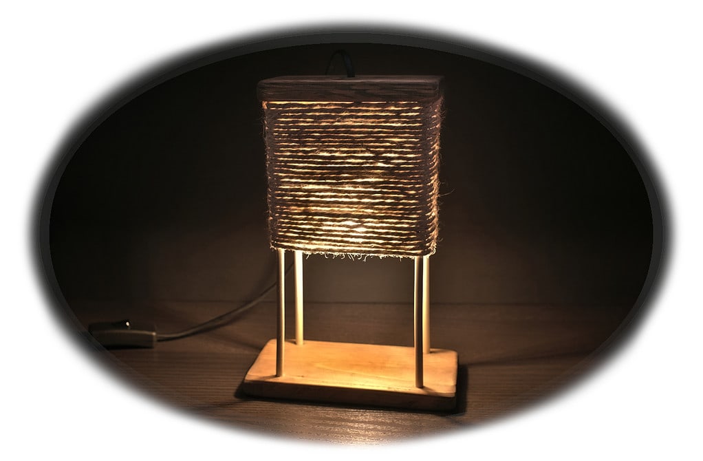 lampara de mesa con madera y cuerda de yute con marco