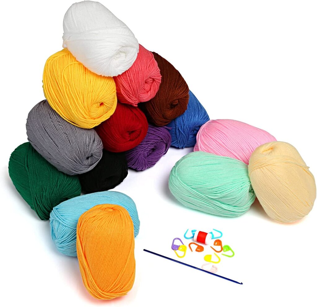 15 ovillos de lana de colores