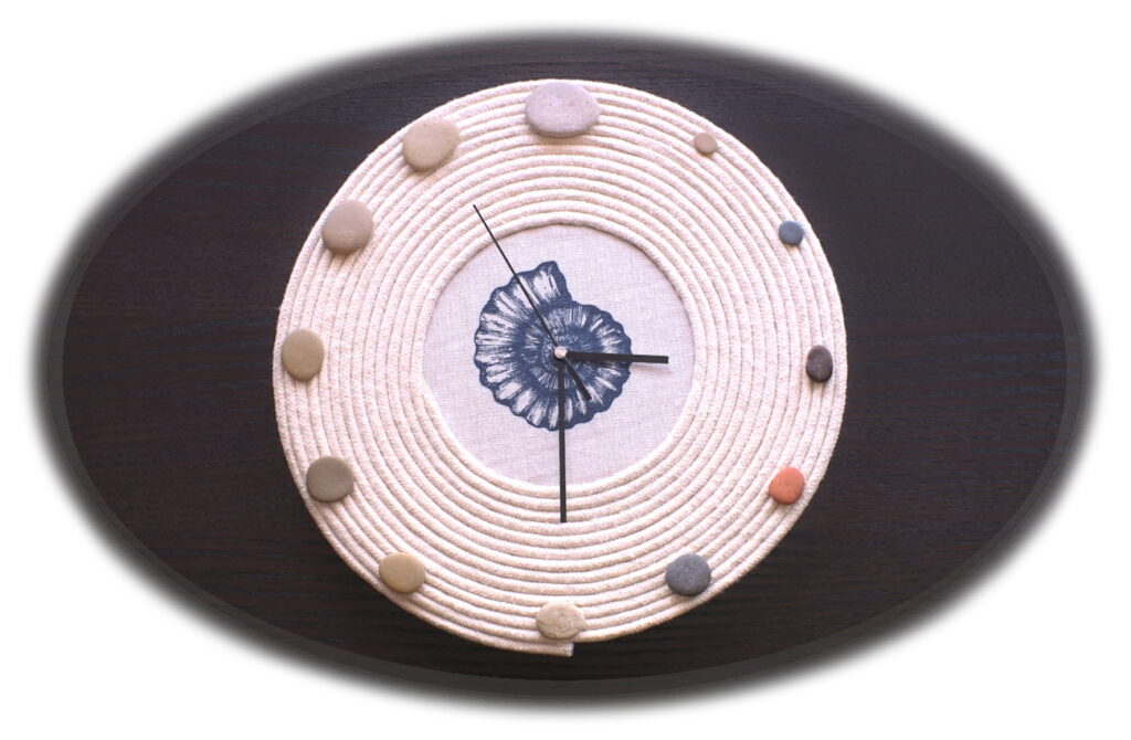 reloj de pared de estilo marinero hecho con cuerda de algodon y tela