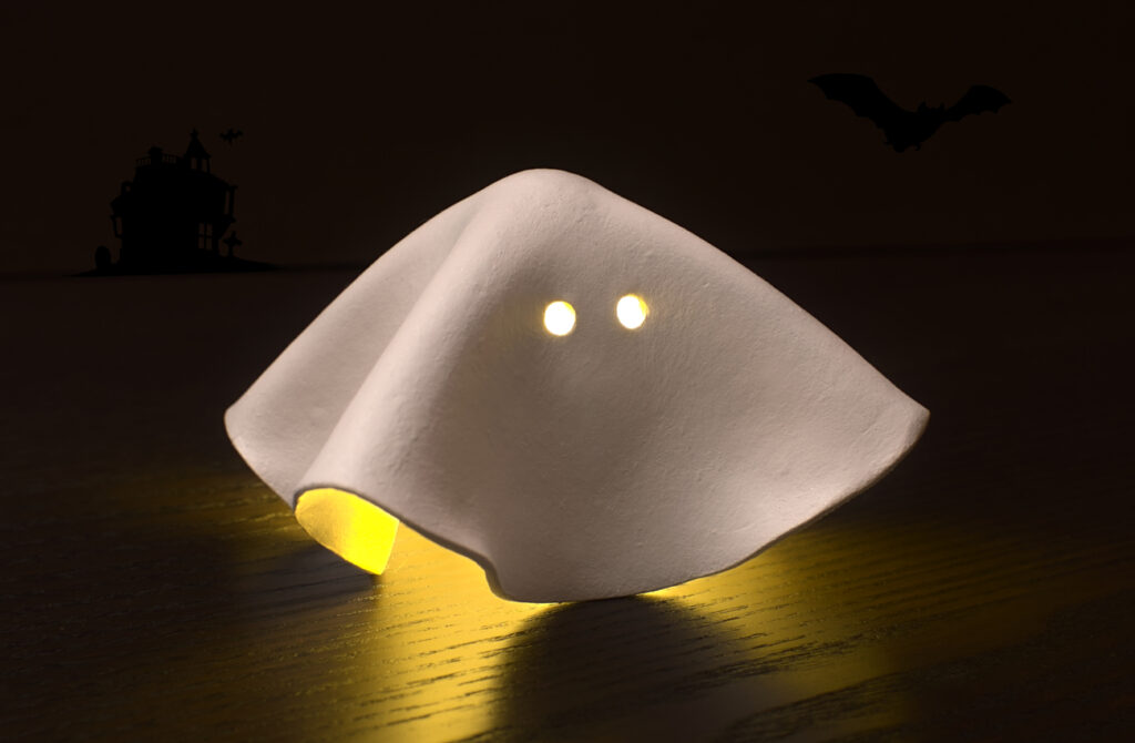fantasmas de sabana para halloween hechos con pasta de modelar