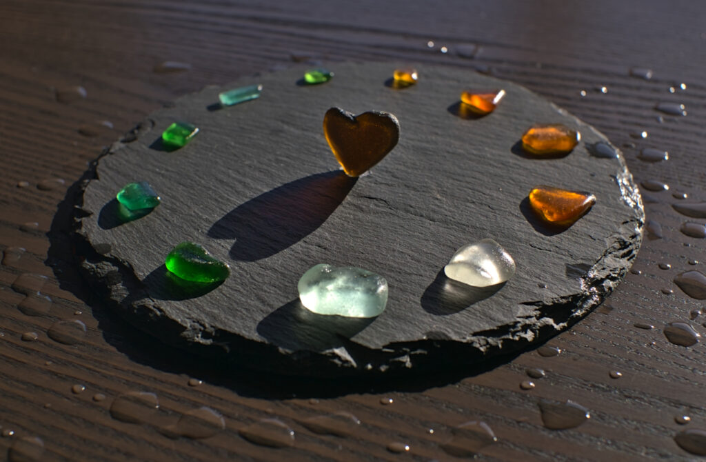 fragmentos de vidrio marino de colores con efecto pulido