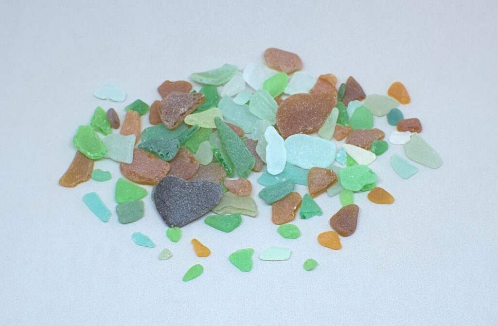 fragmentos de vidrios marinos de colores