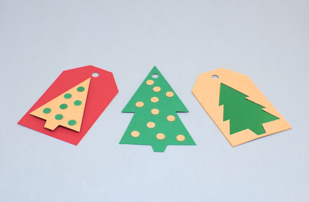 etiquetas de navidad hechas con cartulinas de colores