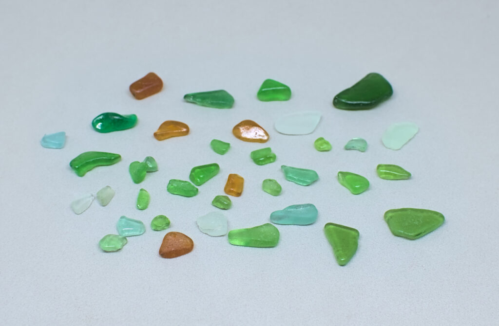 fragmentos de vidrio marino barnizados