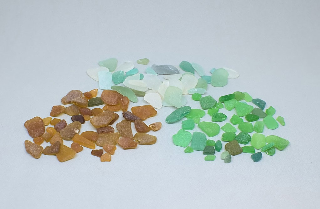 fragmentos de vidrio marino de colores