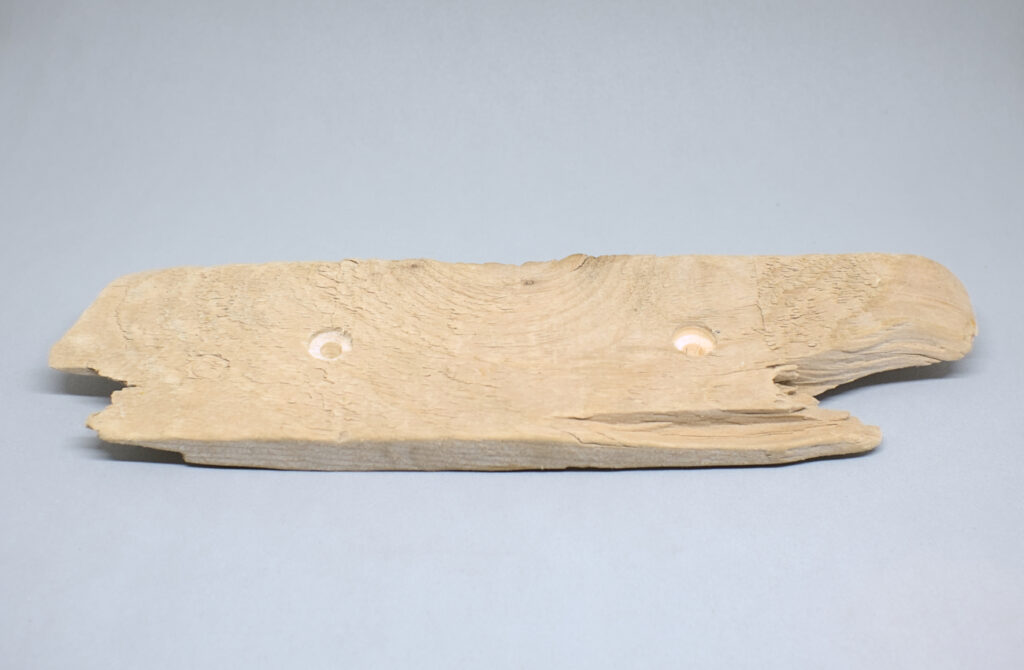 orificios hechos en la madera con broca de pala