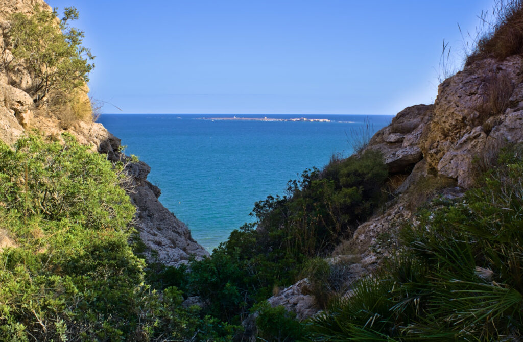 cauce del barranco de picano en el cabo de santa pola
