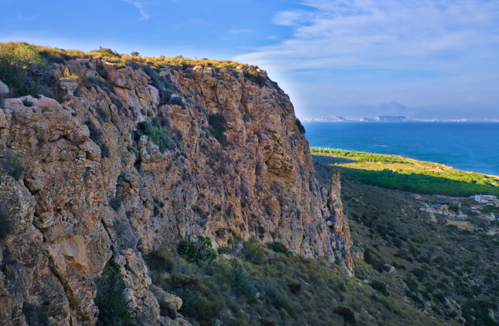 el cabo de santa pola vestigios de un arrecife de coral