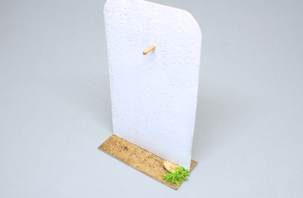 pequeña estrucutra de carton de pared para escenografia del belen