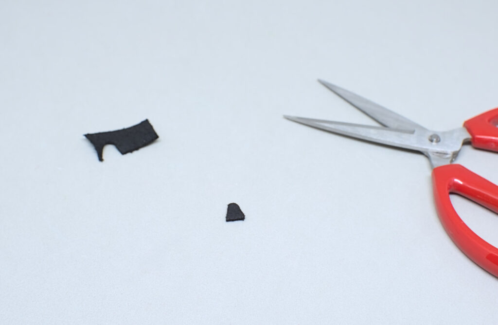 pequeña pieza de puero en color negro para representar boquilla bota de vino