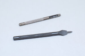 sacabocados y tenedor de una punta