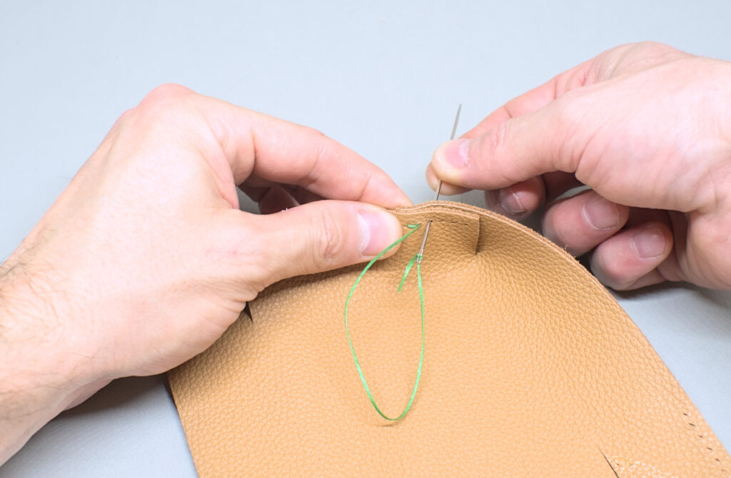 segunda puntada de hilo por el anverso para costura con dos agujas