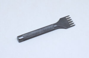 tenedor metalico para perforar cuero