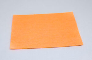 trozo de fieltro color naranja