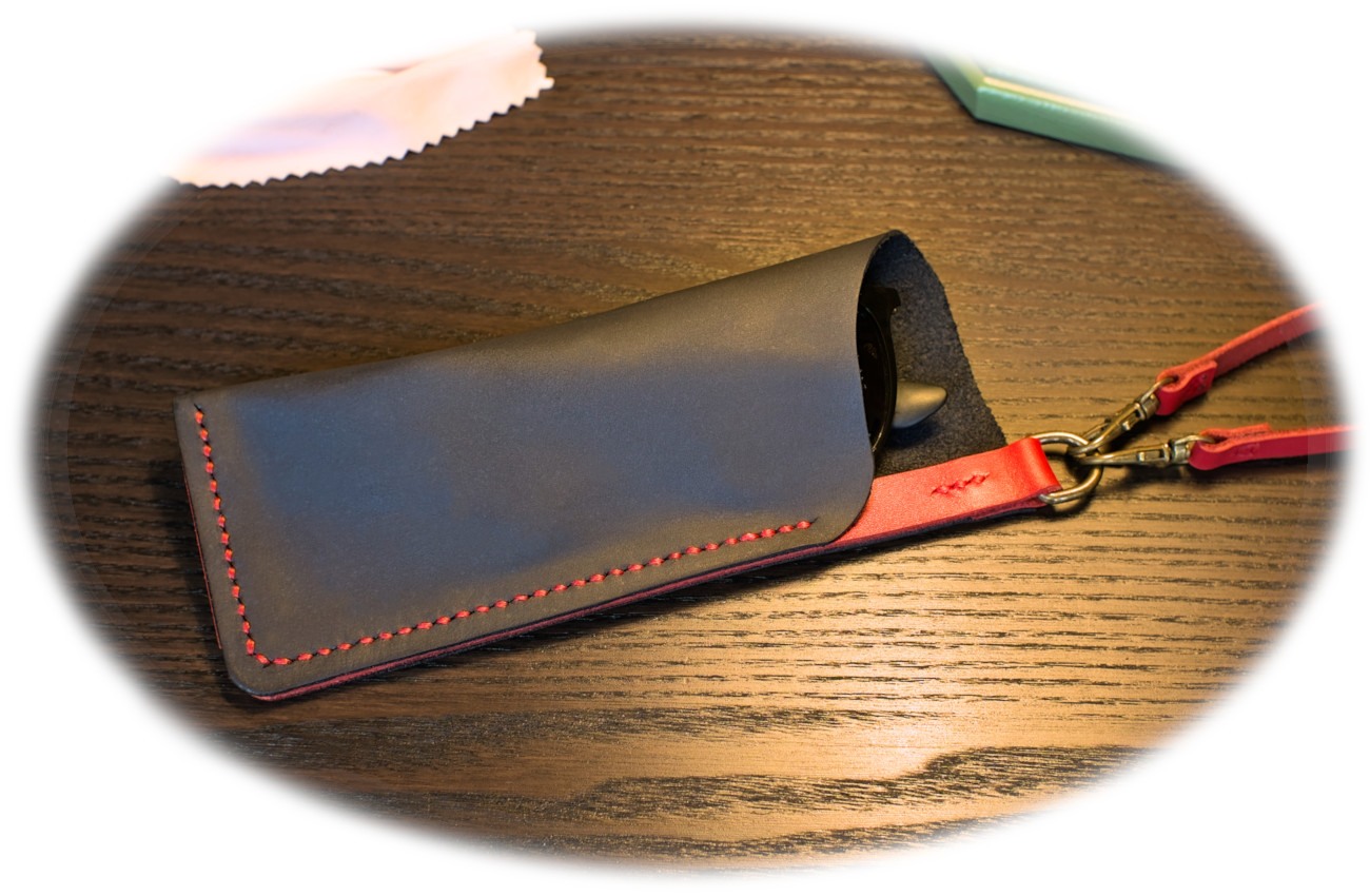 estuche para gafas hecho con cuero de manera artesanal