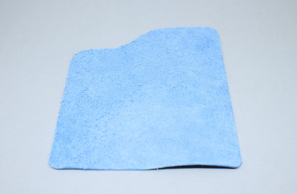 pieza de cuero para estuche de gafas en color azul claro