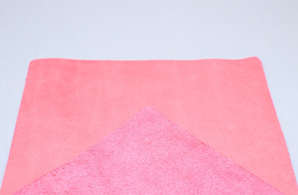 retal de cuero bombeado en color rosa