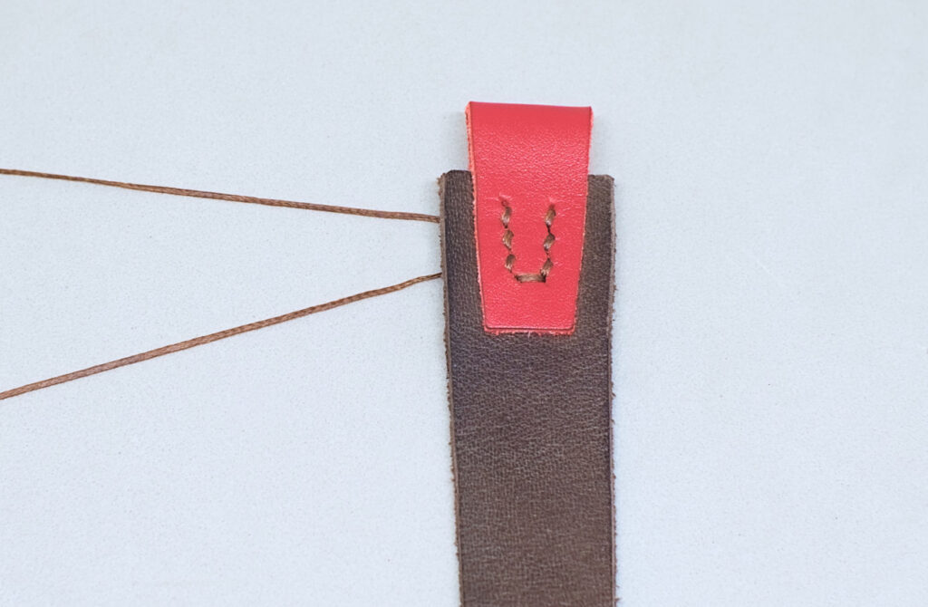 costura completa para reforzar portalapices en marcapaginas