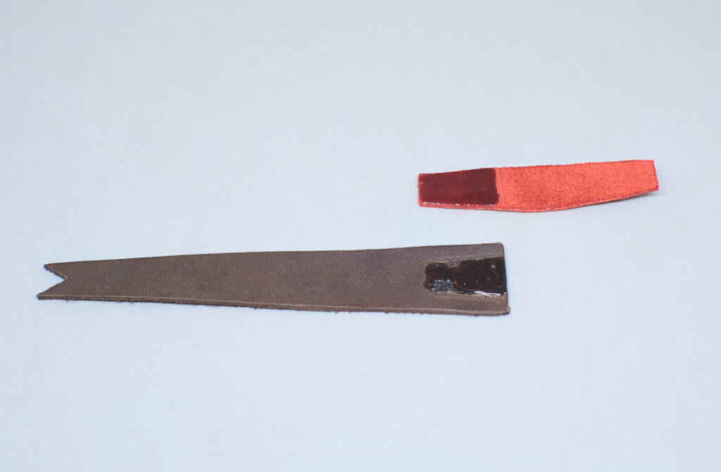 piezas de cuero con pegamento de contacto