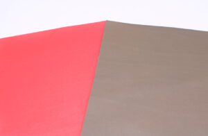 retales de cuero en rojo y marron