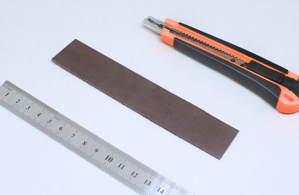 tira de cuero marron oscuro