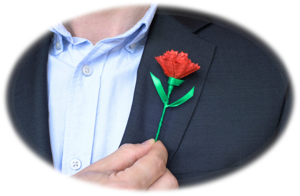 clavel rojo para la solapa hecho con papel
