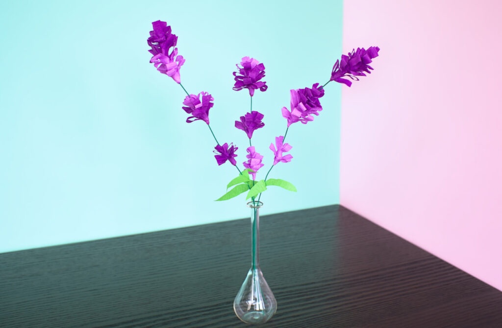 ramilletes de lavanda hechos con papel crespon